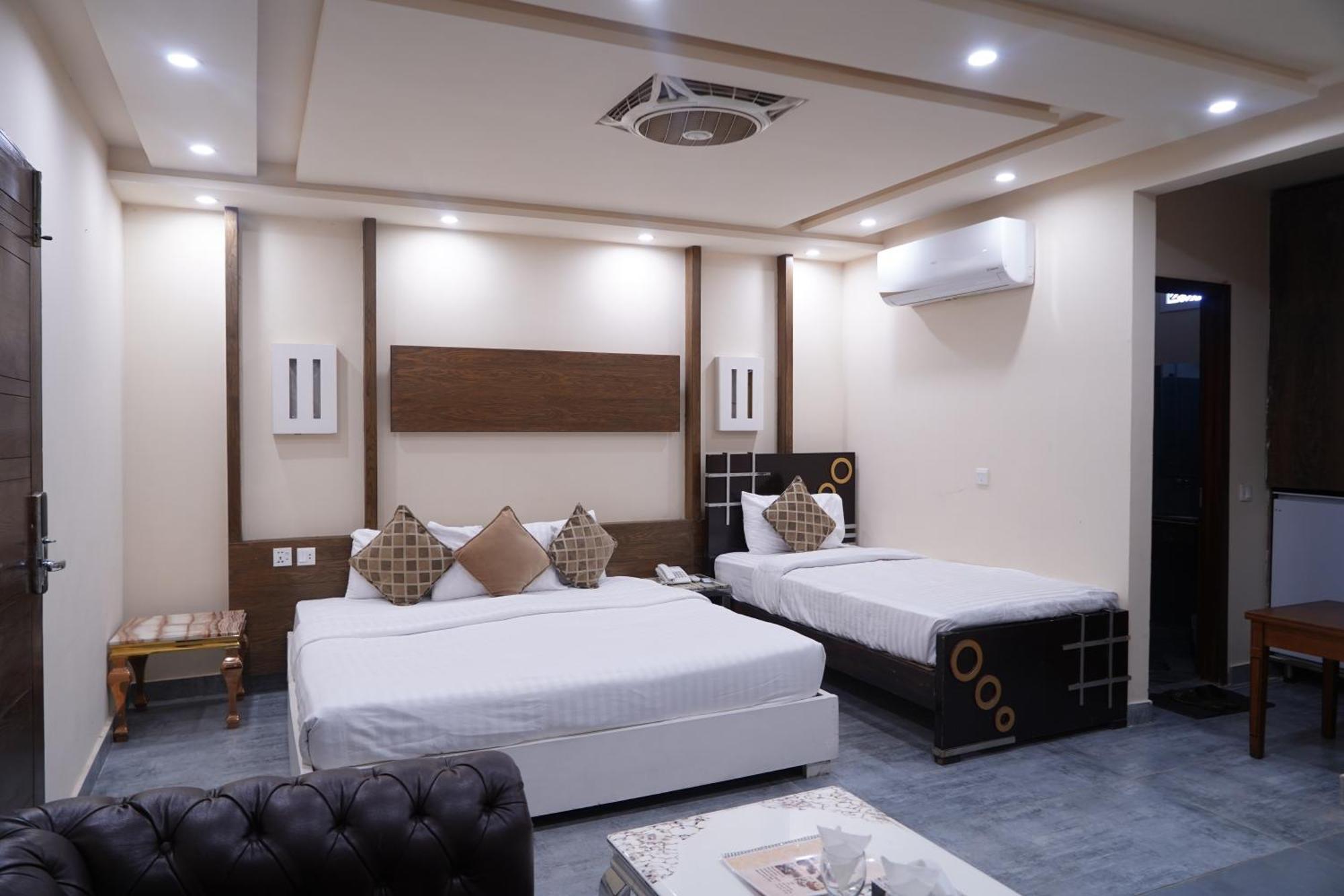 Hotel Avalon Suites Multan Exterior photo