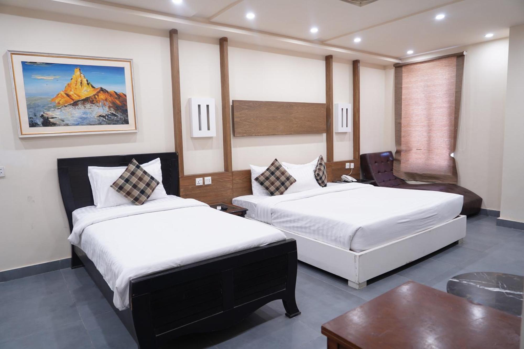 Hotel Avalon Suites Multan Exterior photo