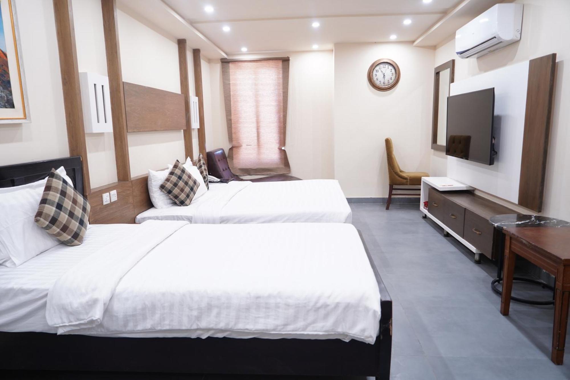 Hotel Avalon Suites Multan Exterior photo