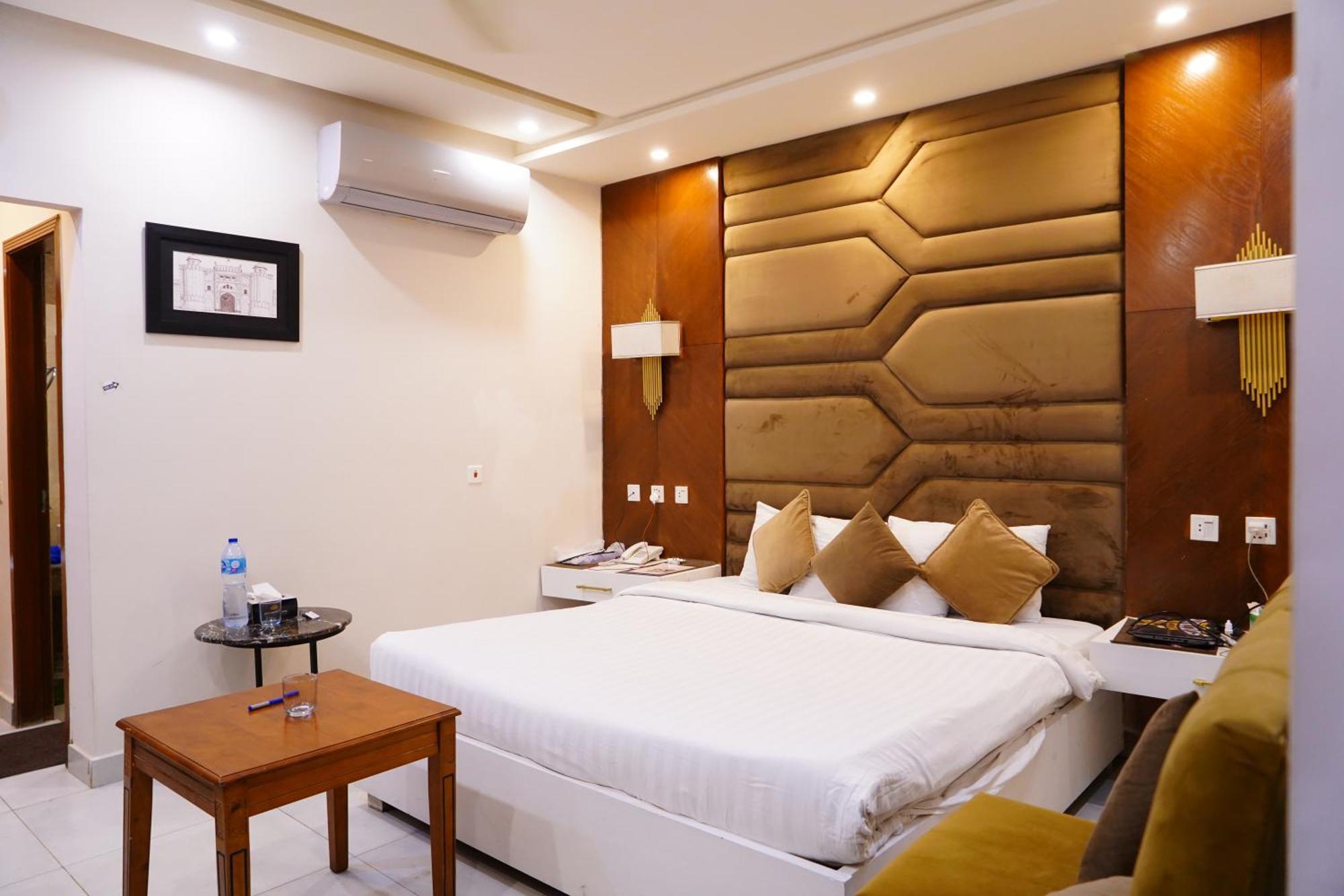 Hotel Avalon Suites Multan Exterior photo