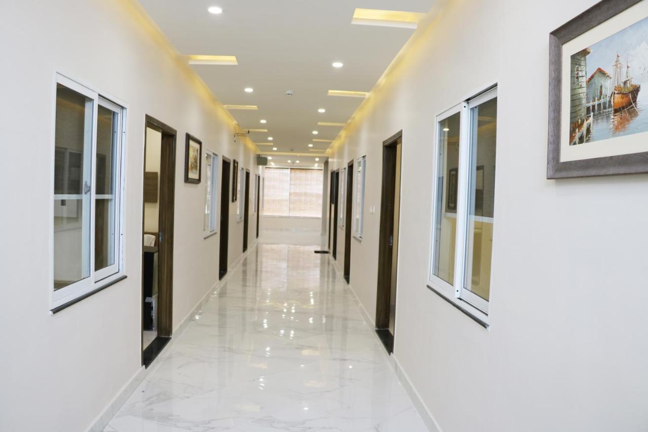 Hotel Avalon Suites Multan Exterior photo