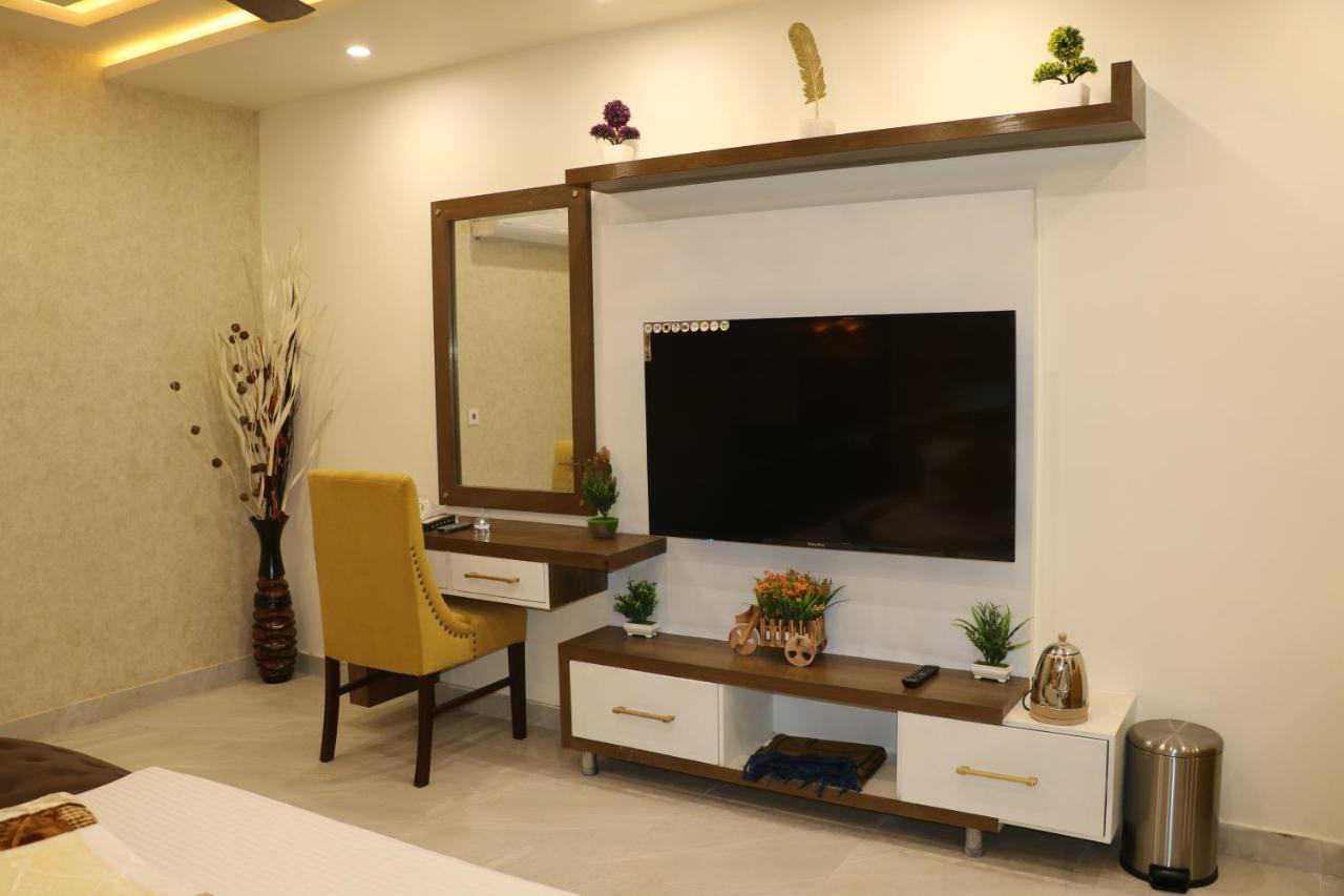 Hotel Avalon Suites Multan Exterior photo